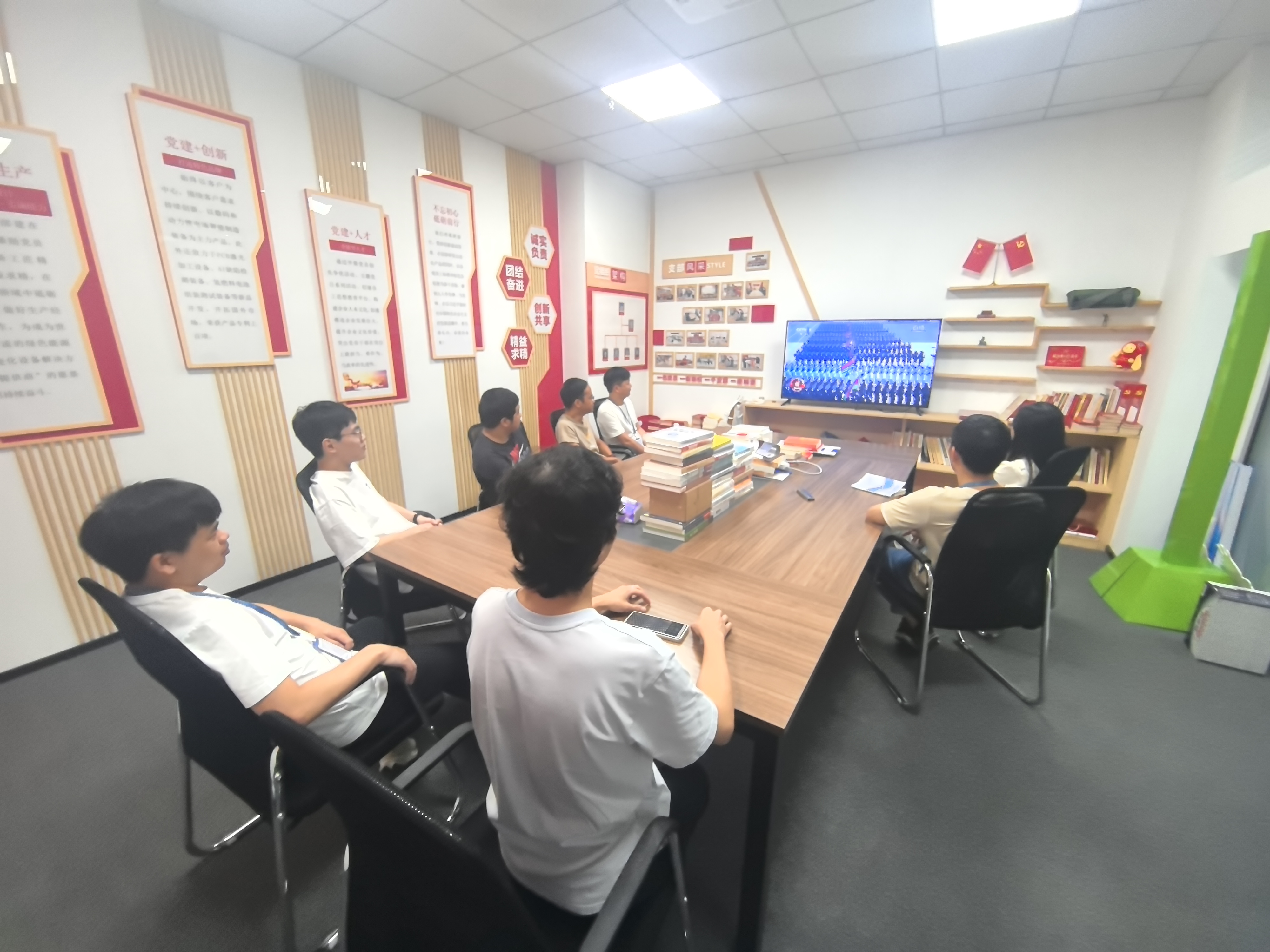 回望峥嵘·致敬盛世 | 速博达组织集中观礼“九三阅兵”